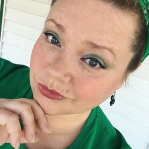 Meet your Posher, Hollie